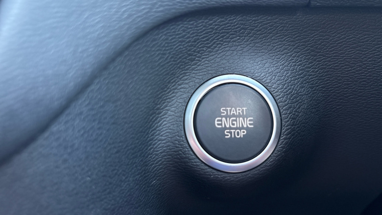 Volvo XC40 2.0 B4P Ultra Dark 5dr Auto Petrol Estate